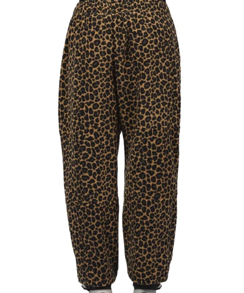 Eivy versa naisten fleecehousut leopard mallin päällä takaa