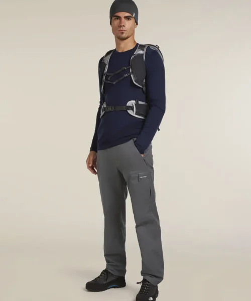 Icebreaker miesten 200 Oasis Long Sleeve Crew -merinovillapaita - Mallin päällä rekvisiitalla