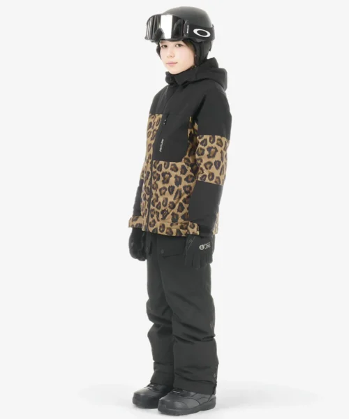 Picture Seady Jacket -lasten laskettelutakki mallin päällä sivulta kokovartalokuva